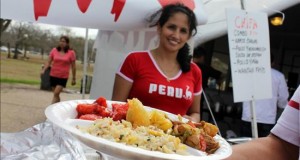 Peruanos en Houston inician festejos por sus fiestas nacionales
Registro de los variados platillos peruanos ofrecidos durante los festejos de la independencia nacional de Perú, en Houston (Texas, EE.UU.).