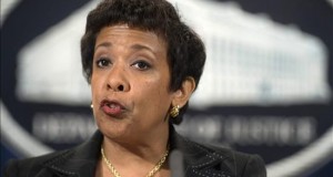 EEUU anuncia 16 acusados en caso FIFA, incluido un expresidente de Honduras
La fiscal general de Estados Unidos, Loretta Lynch durante la rueda de prensa celebrada en Washington, Estados Unidos hoy 3 de diciembre de 2015 donde anunció este jueves que entre las 16 personas acusadas de corrupción en el caso FIFA, se encuentra el expresidente de Honduras, Rafael Callejas, que gobernó el país centroamericano entre 1990 y 1994.