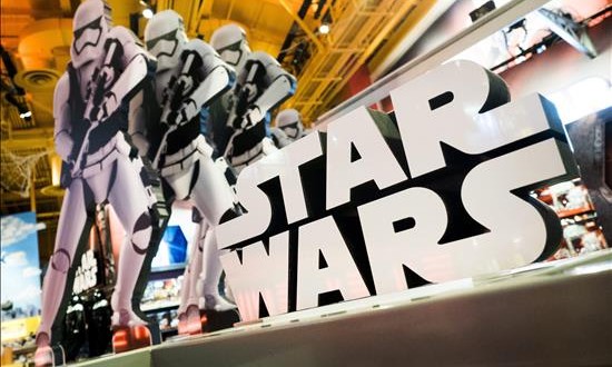 Decenas de personas acampan en Los Ángeles antes del estreno de "Star Wars"
Logotipo de la saga cinematográfica de Star Wars.