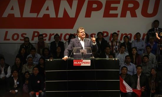 Alan García afirma que no dejaría morir a Fujimori en la cárcel
En la imagen, el expresidente peruano Alan García.