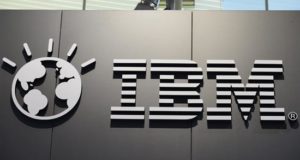 Una fotografía de archivo de un logotipo del grupo informático estadounidense IBM. EFE/Archivo