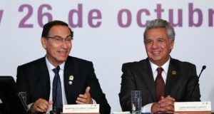 En octubre pasado, los presidentes de Ecuador, Lenín Moreno (d), y Perú, Martín Vizcarra (i), conmemoraron los 20 años de la suscripción de los Acuerdos de Brasilia, que supusieron el fin de sus históricas disputas territoriales. EFE/Archivo
