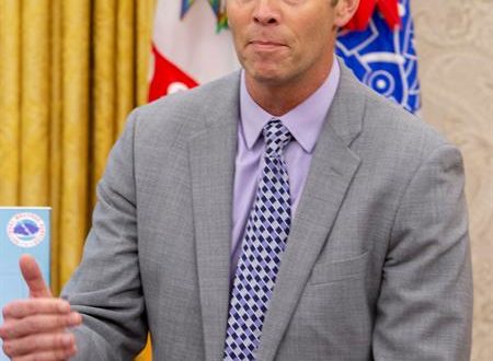 En la imagen, el administrador de la Agencia Federal para el Manejo de Emergencias, Brock Long. EFE/Archivo