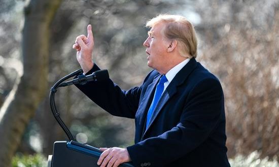 El presidente estadounidense, Donald Trump, ofrece una rueda de prensa este viernes en el Capitolio de Washington (Estados Unidos). EFE