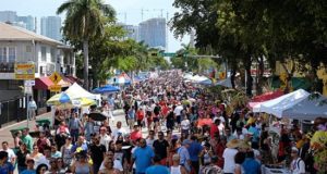 El Festival de la Calle Ocho de Miami certificó este domingo ser una de las fiestas latinas de mayor arraigo al congregar decenas de miles de personas en el Barrio de la Pequeña Habana, en una edición que tiene al colombiano Fonseca como su "rey".