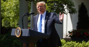 El presidente Donald Trump dice que EE.UU. tiene muchas opciones para Venezuela, y algunas muy fuertes.