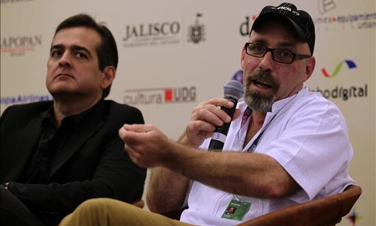 El director de la pelicula "Cantinflas" el mexicano Sebastián del Amon (d) y productor Vidal Cantú (I) participan. EFE/archivo