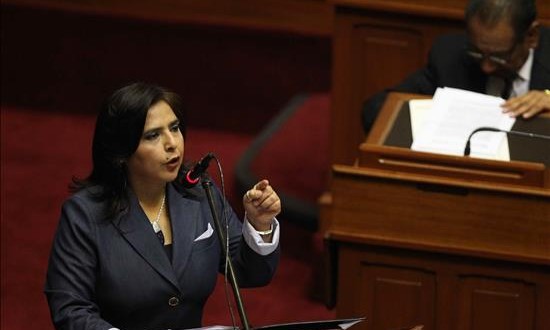 La presidenta del Consejo de Ministros, Ana Jara, pidió a la Fiscalía y a los jueces en su cuenta de la red social de Twitter que se tenga en cuenta que Roberto Torres, alcalde de Chiclayo, no se entregó a las autoridades. EFE/Archivo