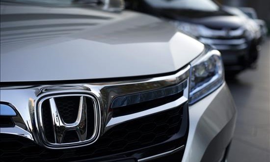 EE.UU. llama a revisión 2,1 millones de vehículos por fallos en el airbag
Vista de un vehículo de Honda. EFE/Archivo