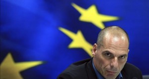 Grecia asegura que no actuará de forma unilateral y calma a los inversores
En la imagen de la pasada semana, el ministro de Finanzas griego, Yanis Varufakis. EFE