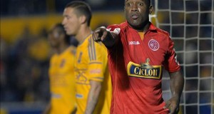 El panameño Tejada abandona un partido en Perú tras recibir insultos racistas
El jugador del equipo peruano Juan Aurich Luis Tejada. EFE/Archivo
