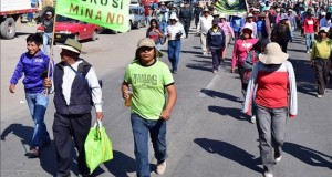 Un muerto y cuatro heridos deja el enfrentamiento por un proyecto minero en el sur de Perú
A pesar de que la empresa Southern Copper anunció este mes que dará una pausa al desarrollo del proyecto Tía María, por la oposición de los agricultores en la zona, sigue en pie un paro indefinido en la provincia de Islay desde el 23 de marzo para exigir su retiro definitivo.