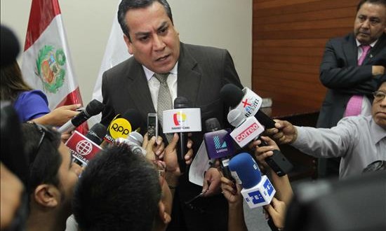 El ministro de Justicia de Perú Gustavo Adrianzén viaja a Bolivia para ver el caso Belaunde Lossio