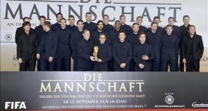 La producción más destacada en exhibición será "Die Mannschaft" (2014), un documental avalado por la FIFA que muestra la intimidad, las actividades y los momentos menos conocidos de la selección alemana durante su participación en la Copa del Mundo de Brasil 2014. En la imagen, los jugadores de la selección alemana de fútbol durante el estreno de la película "Die Mannschaft, en Berlín, Alemania, el pasado 10 de noviembre del 2014.