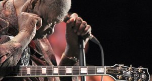 Investigarán si B.B. King murió envenenado tras denuncia de dos de sus hijas
El guitarrista de Blues y compositor estadounidense B.B. King.