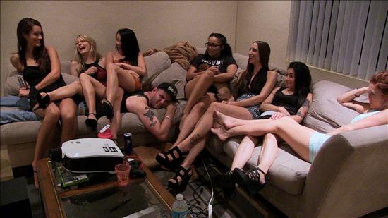 Fotograma cedida por Netflix del nuevo documental "Hot Girls Wanted", que arroja una cruda luz al mundo de la pornografía "amateur" con epicentro en Miami donde el dinero fácil y la fama lleva a muchas jóvenes a recurrir al sexo como vía para cumplir sus sueños.