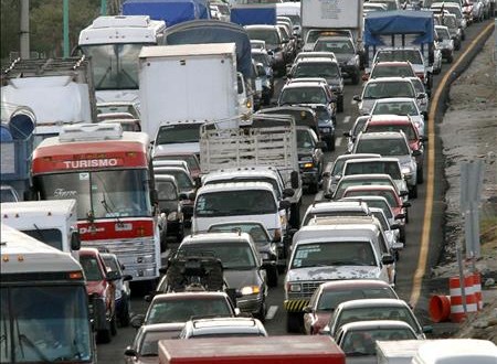 Unas 450.000 personas morirán en 2025 en accidentes en Latinoamérica y Caribe
Vista de la carretera Toluca - México durante un atasco