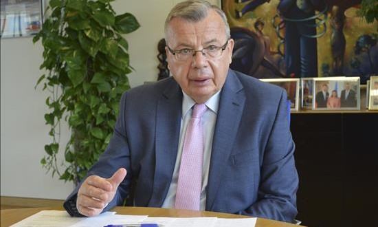 Fotografía tomada en julio de 2014 en la que se registró al director ejecutivo de la Oficina de Naciones Unidas contra la Droga y el Delito (ONUDD), Yuri Fedotov, quien dijo que "hoy en el Perú hay más de 80.000 hectáreas dedicadas a cultivos alternativos, superando las 49.800 hectáreas dedicadas a la coca"