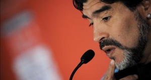 Maradona dice que va a limpiar "a todos" si le nombran vicepresidente de FIFA.