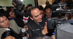 El abogado boliviano Jorge Valda (c), defensor del empresario peruano Martín Belaunde Lossio.