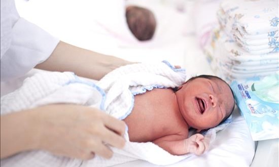 Bebé hispano nace 54 días después de muerte cerebral de su madre en Nebraska
Los médicos de un hospital de Nebraska mantuvieron con vida a la joven Karla Pérez durante 54 días hasta el nacimiento de su hijo Ángel, informaron hoy a Efe fuentes del centro médico.