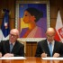 El Vaticano iniciará el 11 de julio el juicio al exnuncio en República Dominicana
El procurador general polaco, Andrzej Seremet (i), y su homólogo dominicano, Francisco Domínguez Brito, durante la firma de un memorándum de cooperación jurídica entre ambas naciones, el pasado mes de mayo.