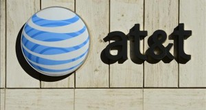 Multan con 100 millones de dólares a AT and T por engañar sobre datos en internet 
Foto de archivo del logotipo de AT&T, la segunda mayor operadora de telefonía de Estados Unidos.