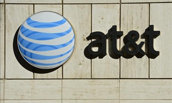 Multan con 100 millones de dólares a AT and T por engañar sobre datos en internet 
Foto de archivo del logotipo de AT&T, la segunda mayor operadora de telefonía de Estados Unidos.