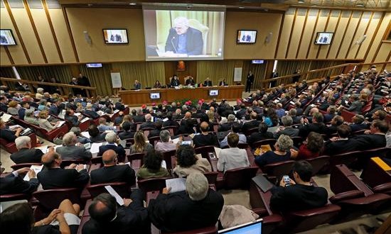 El Papa pide una "revolución cultural" y cambiar hábitos para salvar el planeta
Vista general de la presentación de la encíclica del papa Francisco en la sala del Sínodo en Ciudad del Vaticano hoy.