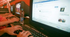 Facebook abre su Messenger a personas que no usen su red social
Facebook creó Messenger en 2011, y en 2014 lanzó esa herramienta como una aplicación móvil diferente de Facebook, aunque dependiente de la red social.