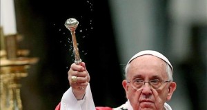 El viaje del Papa por Ecuador, Bolivia y Paraguay tendrá gran atención con las culturas indígenas 
El papa Francisco durante la celebración de una misa.