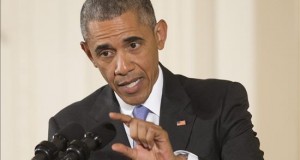 Obama anuncia plan para dar Internet de banda ancha a miles de hogares pobres 
El presidente de Estados Unidos, Barack Obama, participa en una rueda de prensa en el "East Room" de la Casa Blanca hoy, miércoles 15 de julio de 2015, en Washington (EE.UU.). Obama aseguró que el acuerdo alcanzado con Irán sobre su programa nuclear permitirá al Gobierno estadounidense incentivar cambios en el comportamiento de ese país, aunque reconoció que no supondrá una normalización de las relaciones entre los dos países.