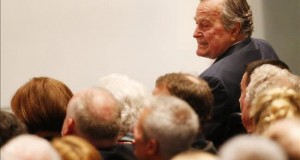 El expresidente de EEUU George H.W. Bush, hospitalizado tras sufrir una caída