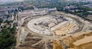 Rusia espera que un millón de extranjeros acuda a su Mundial en 2018
Vista aérea de las obras de construcción del estadio para la Copa del Mundo FIFA 2018 que se edifica en Volgogrado (Rusia) el 16 de julio de 2015. Volgogrado es una de las ciudades que albergarán los partidos del Mundial que se celebrará del 14 de junio al 15 de julio de 2018. EFE