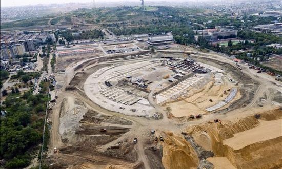 Rusia espera que un millón de extranjeros acuda a su Mundial en 2018
Vista aérea de las obras de construcción del estadio para la Copa del Mundo FIFA 2018 que se edifica en Volgogrado (Rusia) el 16 de julio de 2015. Volgogrado es una de las ciudades que albergarán los partidos del Mundial que se celebrará del 14 de junio al 15 de julio de 2018. EFE