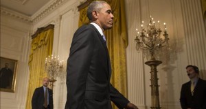 Obama se convierte en primer presidente EEUU en visitar una prisión federal 
El presidente de Estados Unidos, Barack Obama, sale tras participar en una rueda de prensa en el "East Room" de la Casa Blanca hoy, miércoles 15 de julio de 2015, en Washington (EE.UU.). EFE/archivo