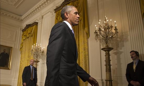 Obama hace una visita histórica a una prisión para pedir una reforma judicial
El presidente de Estados Unidos, Barack Obama, sale tras participar en una rueda de prensa en el "East Room" de la Casa Blanca hoy, miércoles 15 de julio de 2015, en Washington (EE.UU.).