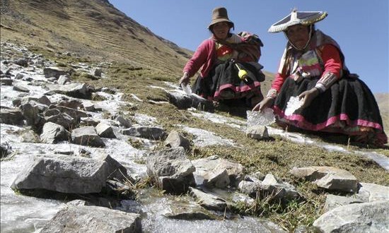Temporada de heladas deja 6 muertos y más de 150.000 afectados en sur de Perú
De acuerdo con el reporte de Indeci, las regiones más afectadas por la temporada de frío son Arequipa, Huancavelica, Cuzco, Junín, Pasco, Puno y Apurímac. EFE/Archivo