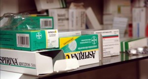 Uso de aspirina para problemas cardiovasculares entre hispanos es menor
Vista de varias cajas de aspirina.