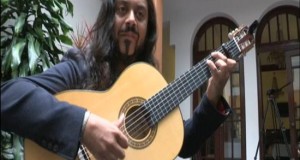 "No tuve opción, la música es mi vida las veinticuatro horas", dice Antón Jiménez
En la imagen, el guitarrista flamenco Antón Jiménez. EFE/Archivo