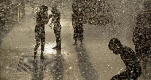 Junio de 2015 fue el más caluroso jamás registrado, según autoridades de EE.UU.
Las zonas del planeta que batieron récords de calor en junio fueron el oeste de Estados Unidos, las partes más septentrionales de Suramérica, varias regiones del centro y el oeste de África, Asia central y algunas partes del sureste asiático. EFE/Archivo