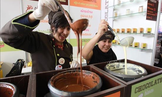 Feria Mistura de Perú realizará este año su segundo congreso gastronómico
Mistura 2015 también contará con el tradicional "Gran Mercado", que reunirá a los pequeños productores agropecuarios de todo el país, quienes en 180 puestos mostrarán productos frescos y procesados de la costa, sierra y selva de Perú. EFE/Archivo