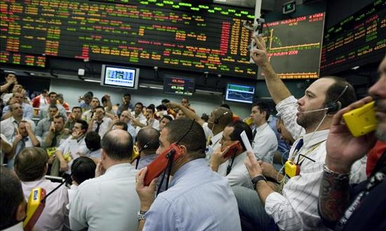 Las bolsas latinoamericanos cierran mixtos en una mala jornada en Wall Street
El índice Ibovespa de la bolsa de Sao Paulo cedió un 0,24 % y cerró en los 51.474 puntos, anotándose un volumen financiero de 4.929 millones de reales (unos 1.553 millones de dólares). EFE/Archivo