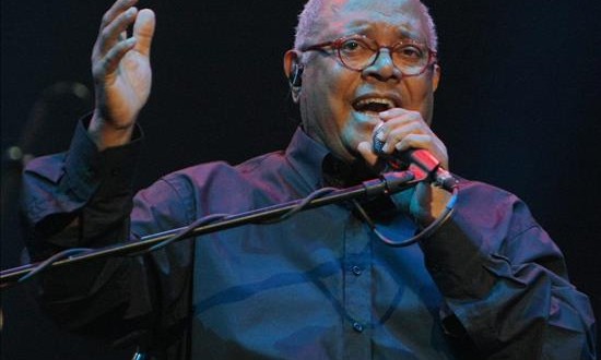 Pablo Milanés dice que la política "es fea" y "envenena cualquier conversación sobre arte"
El cantautor cubano Pablo Milanés durante una actuación.