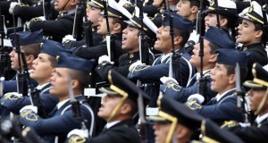Militares de países de América Latina marchan en desfile de independencia de Perú
Cadetes cantan el himno nacional durante el desfile cívico-militar de conmemoración de los 194 años de Independencia del país, en Lima (Perú).