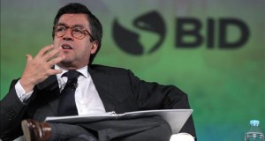 La Alianza del Pacífico postula a Moreno para un tercer periodo en el BID
El presidente del Banco Interamericano de Desarrollo (BID), Luis Alberto Moreno.