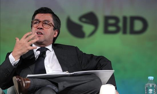 La Alianza del Pacífico postula a Moreno para un tercer periodo en el BID
El presidente del Banco Interamericano de Desarrollo (BID), Luis Alberto Moreno.