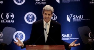Kerry defiende el Acuerdo Transpacífico como medio para llevar progreso
El secretario de Estado de Estados Unidos, John Kerry, ofrece una rueda de prensa en el palacio presidencial de Istana en Singapur.