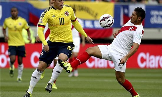 Confirman el amistoso entre Colombia y Perú en Estados Unidos en septiembre
En la imagen, el centrocampista colombiano James Rodríguez (izq) y el centrocampista peruano Joel Melchor Sánchez.