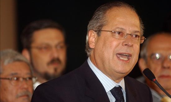 Esposa de exministro negó haber conseguido licitaciones para Dirceu en Perú
Fotografía de archivo del 16 de junio de 2005 del exministro brasileño José Dirceu.